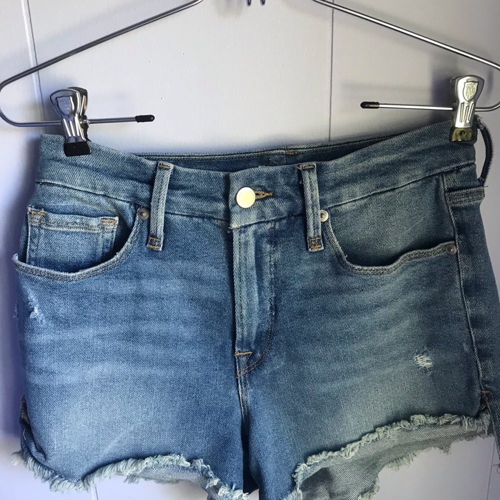Good American Light Wash Denim Jean Shorts